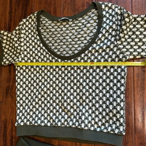 Zara’s Green and Ecru knit outfit/set. Size Large  worn one, like new condition! - Picture 5 of 13